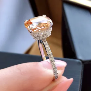 Bague de fiancaille diamant simule champagne taille coussin avec anneau pave en argent S925 detail