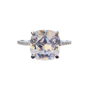 Élégante bague en argent sterling avec diamant simulé taille coussin et pavé étincelant.