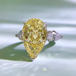Superbe bague en argent 925 avec zircone jaune taille poire bijou de luxe vue de detail