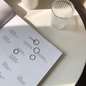 Minimalistischer S925 Sterlingsilber schmaler Ring, vielseitiges einzelnes Kreis Design für Damen.