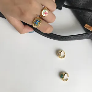 Elegante bunte Emaille Offene Ringe Set mit Schmetterling Tulpe und Kleeblatt fuer Damen.