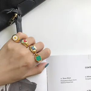 Bunte Emaillierte Siegelring-Sets mit Gänseblümchen, Tulpen, Schmetterling und Klee.