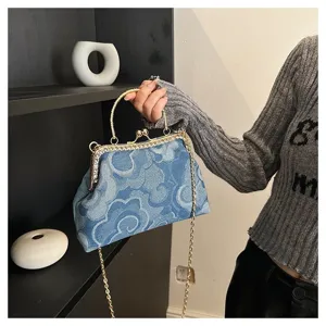 Sac à main vintage en jean avec bandoulière chaîne, élégant sac rétro pour les femmes.