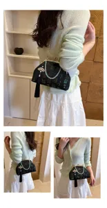 Chinese style vintage kiss-lock shoulder bag with jacquard embroidery and pearl tassel.