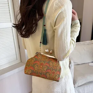 Nieuwe Chinese stijl jacquard schelp schoudertas met kralen kwastje riem en parelsluiting.