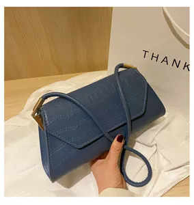 Blaues Kroko-Muster Baguette Umhaengetasche Detail, stilvolle Damen Leder Handtasche.