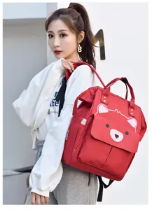 Großer Wickelrucksack mit süßem Bären-Design, stilvolle und praktische Reisetasche für Mütter.