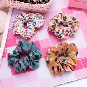 Chouchous en tissu a fleurs detail, lot d'elastiques vintage pour coiffure quotidienne chic.