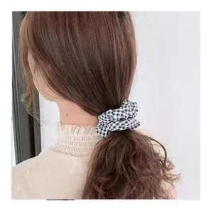 Chouchou à carreaux noirs et blancs pour femme, accessoire de mode vintage pour queue de cheval.