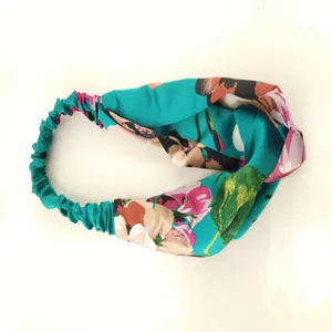 Bloemige satijnen gedraaide elastische hoofdband voor vrouwen lente zomer haaraccessoire