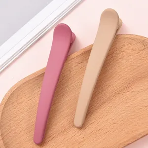 Large matte duckbill hair clips set in pink and khaki, ideal for makeup and styling details.