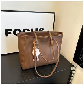 Retro large capacity PU leather tote bag for women, stylish autumn winter commuting bag.