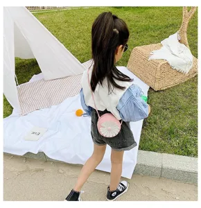 Cute daisy crossbody bag for kids, PU leather round purse with flower detail for boys and girls.