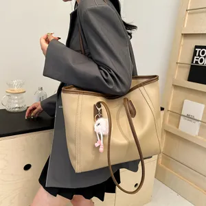 Vintage large capacity tote bag for women, stylish autumn winter commuter shoulder bag.