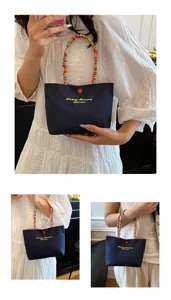 Vue détaillée du sac à main décontracté élégant avec poignée en perles colorées et rétro.