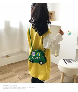 Detalle bolso bandolera coche de policía verde niños, bolso de dibujos animados regalo