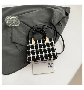 Sac bandoulière en tweed à carreaux noir et blanc, sac à main élégant pour femme.