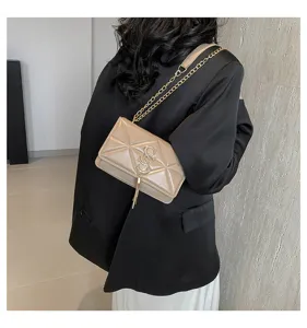 Women's chic quilted chain shoulder bag, stylish messenger crossbody bag for daily wear.