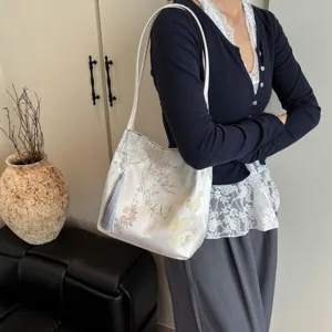 New Chinese style embroidered shoulder bag, elegant vintage tote bag for women daily use.