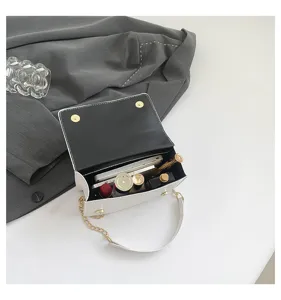 White chain crossbody bag for women, stylish small square shoulder bag for daily use.