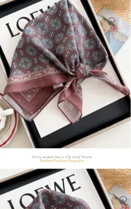 Vintage bordeauxkleurige bloemen katoenen linnen vierkante sjaal, elegante retro haaraccessoire.