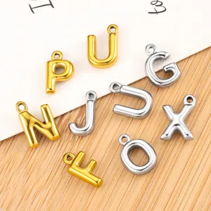 Roestvrijstalen letterbedels, goud en zilver letterhangers, DIY sieraden details.