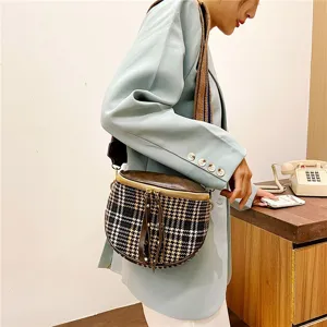 Vintage plaid women crossbody bag with wide strap, stylish retro daily shoulder handbag.