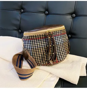 Trendy autumn winter houndstooth crossbody bag with wide strap, casual women shoulder bag.