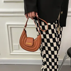 Elegante borsa a tracolla marrone a mezzaluna da donna, borsa dumpling di tendenza vista principale