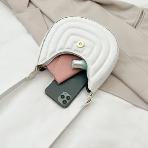 Borsa a tracolla bianca bottonata borsetta donna dumpling alla moda mezza luna elegante