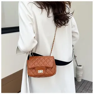 Braune gesteppte Ketten-Umhängetasche für Damen, stilvolle Nischen-Designer-Stil Wintertasche.