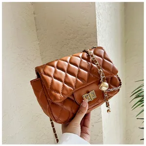 Braune gesteppte Ketten-Umhängetasche für Damen, modische PU-Leder-Tasche, Winter-Design.