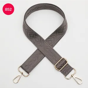 Tracolla per borsa in tessuto grigio regolabile con hardware dorato, accessorio ideale.