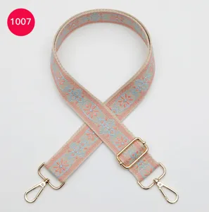 Correa de hombro ancha para bolso de jacquard étnico colorido con herrajes metálicos.
