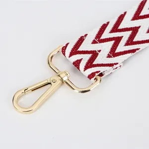 Rot-weißer Zickzack Ersatz-Taschenriemen mit goldenen Karabinerhaken für Umhängetaschen.