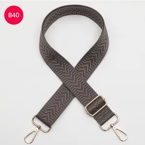 Sangle de sac bandoulière tissée large de rechange avec accessoires métalliques dorés.