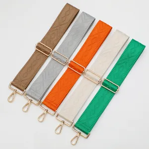 Bandouliere de sac de rechange large reglable avec quincaillerie dore et motif losanges.