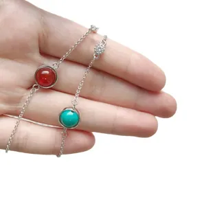 S925 Silber Armband mit roten und türkisen Steinen sowie funkelnden Zirkon Kristallen.