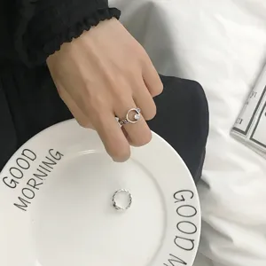 Bague ouverte en argent avec chaîne et strass pour femme bijou tendance chic