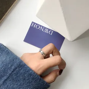 Detailansicht des S925 Silber Stern Mond Spinner Rings, minimalistisch koreanische Mode.