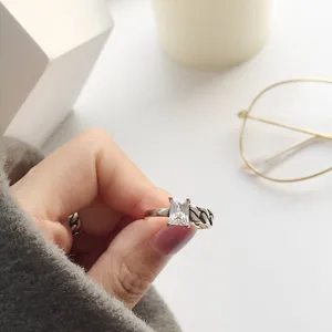 Bague ouverte vintage en argent sterling S925 zircon carré mode femme bijoux détail