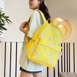 Süßer gelber Mini-Rucksack mit bunten Webstreifen, süßer Alltags-Schulranzen für Mädchen.