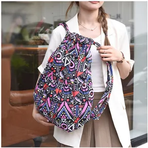 Sac à dos cordon en toile colorée avec motif géométrique, sac de voyage pour femmes.