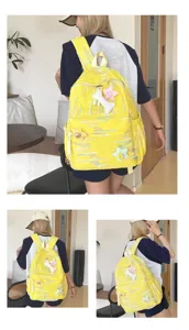 Sac à dos décontracté jaune vif élégant pour étudiants avec de mignons pendentifs en peluche.