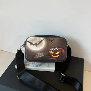 Halloween Druck Umhängetasche Kameratasche mit breitem Gurt, stylische PU Ledertasche.