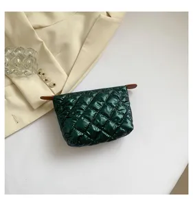 Bolsa de cosméticos acolchada verde oscura, elegante estuche de maquillaje con cremallera.