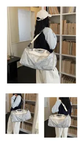 Sac de voyage metallique argente en detail, bandouliere elegante et poignees en cuir.