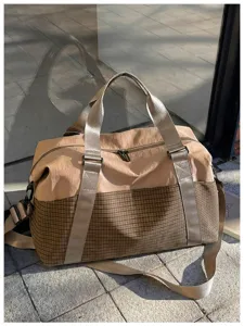 Stylische zweifarbige Reise-Duffle-Bag mit Karomuster und stabilen Gurten für Fitness und Alltag