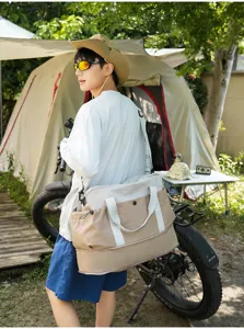 Color-blocked travel duffel bag, casual shoulder bag for outdoor camping and short trips.
