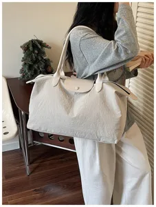 Leichte, grosse Nylon-Shopper-Tasche, lässige Schulter-Reisetasche für Damen im Alltag.